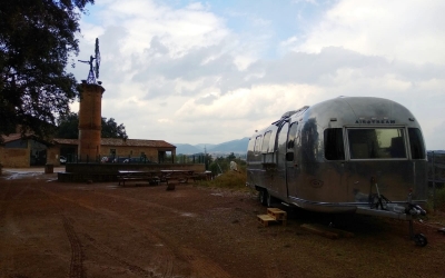 La foodtruck ja està instal·lada a la Masia | Helena Molist